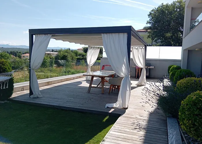 Family-friendly With Swimming Pool Vantacici, Krk - 25094 Lejlighed Malinska